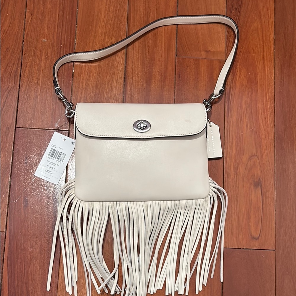 Coach 1964 FRINGE BAG
Color: LH/Chalk